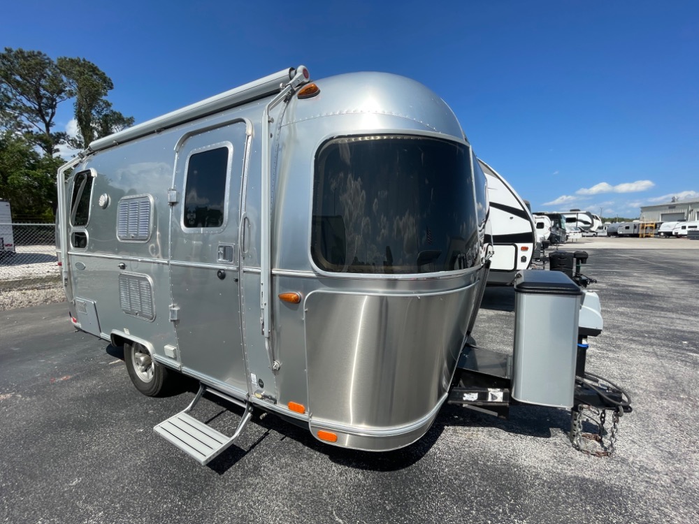 2019 airstream flying cloud 19cb floor plans